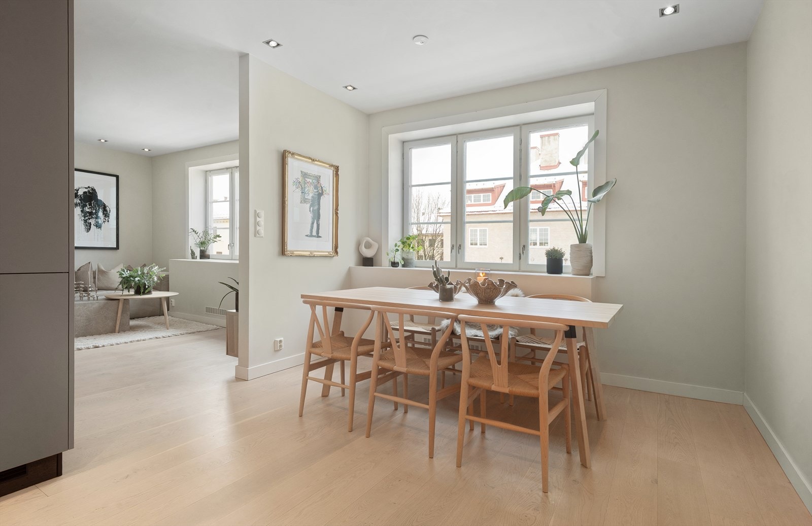 Her er det god plass til en romslig spisegruppe hvor mange gode måltid kan nytes! Galleribilde