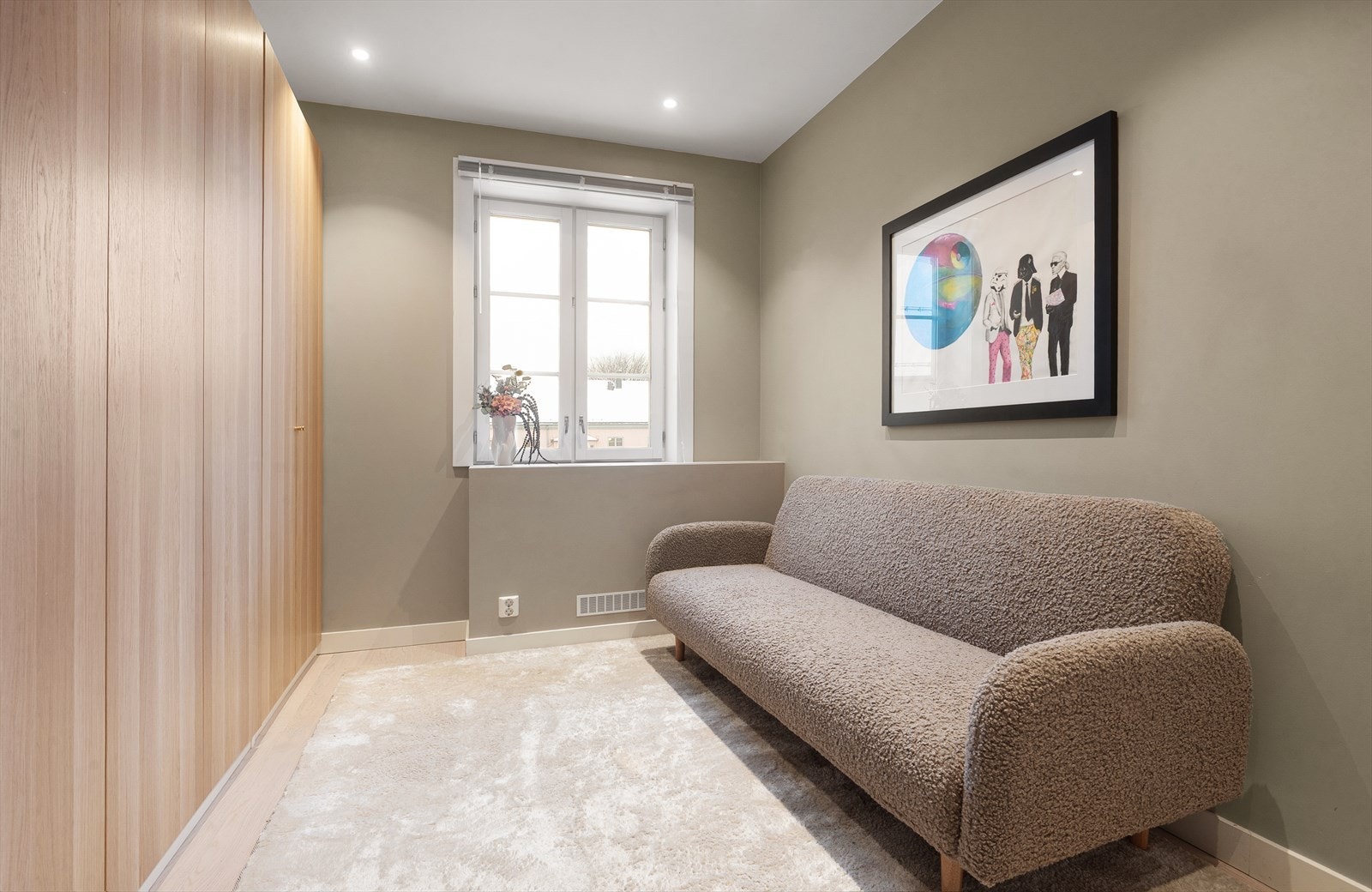 Soverom II er også av god størrelse med plass til dobbeltseng og tilhørende soveromsmøblement. Galleribilde