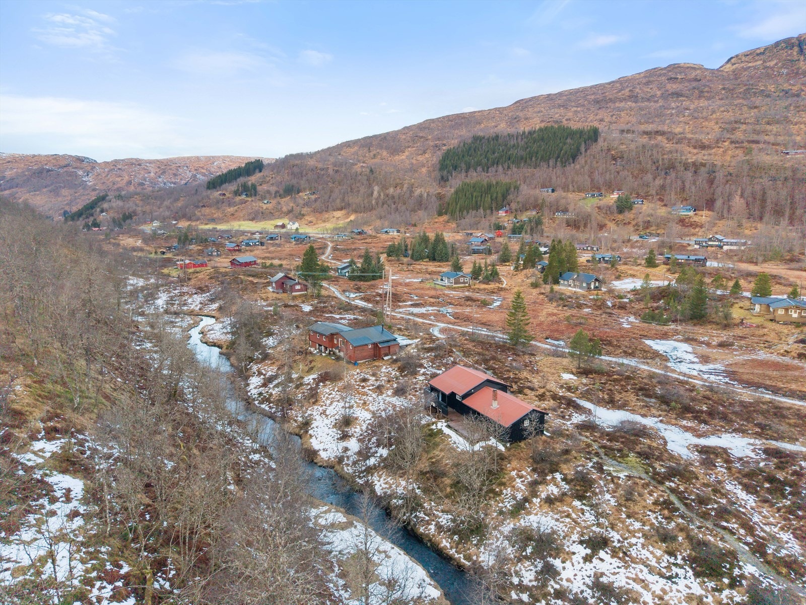 Stor avstand mellom hyttene i området. Gode adkomstveier. Galleribilde