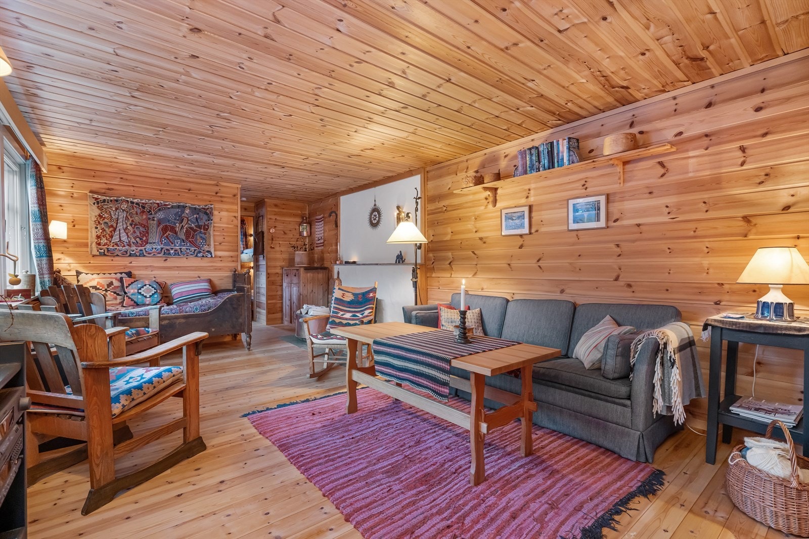 Rommets utforming gir plass for variert møblering. Galleribilde