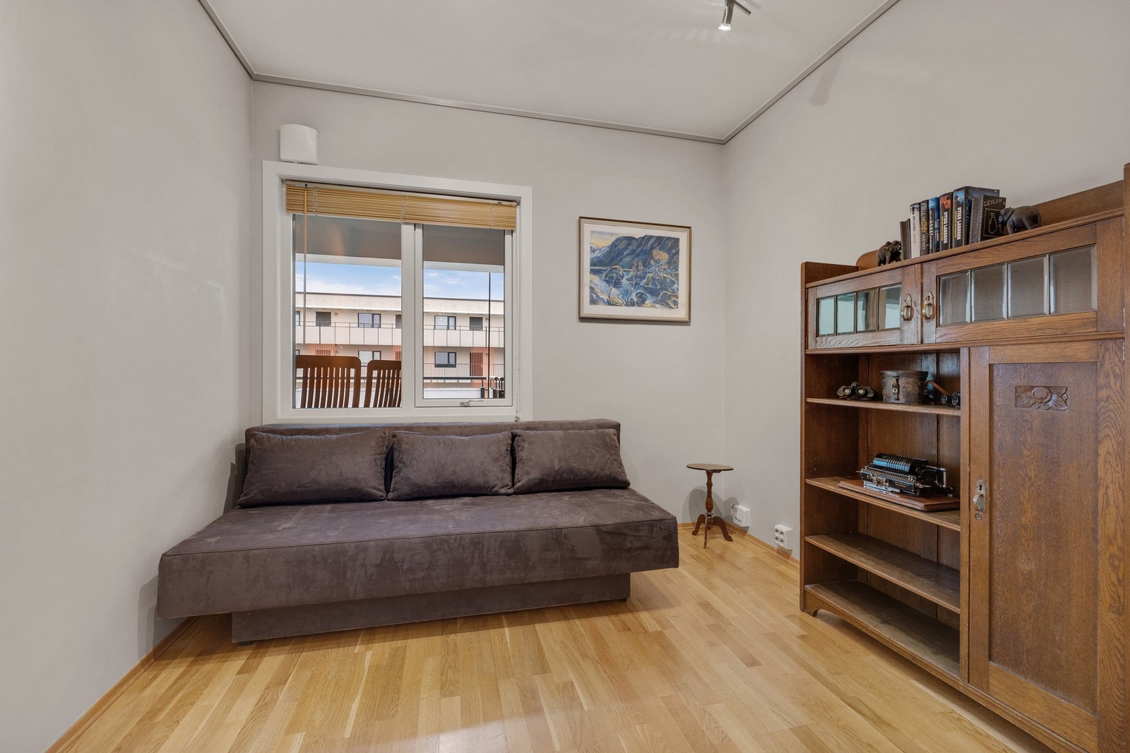 Soverom nr.2 er av god størrelse og har plass til både seng og garderobeskap. Galleribilde