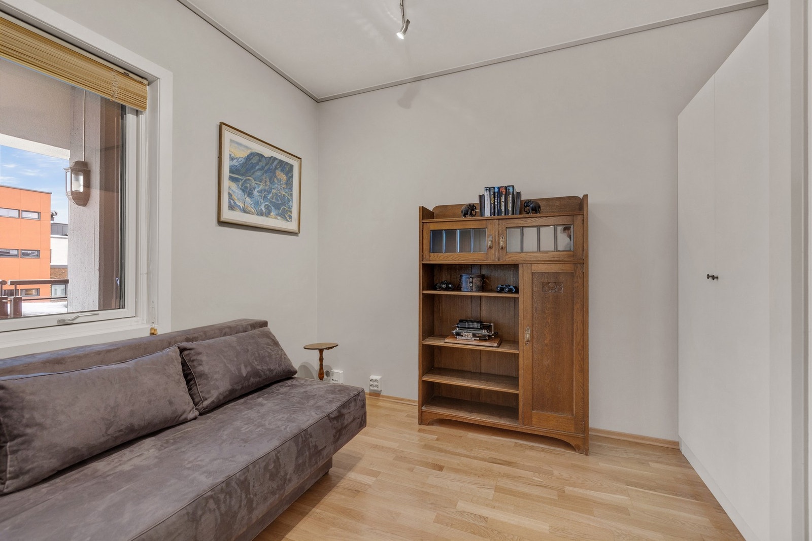 Rommet er lyst og luftig. Galleribilde