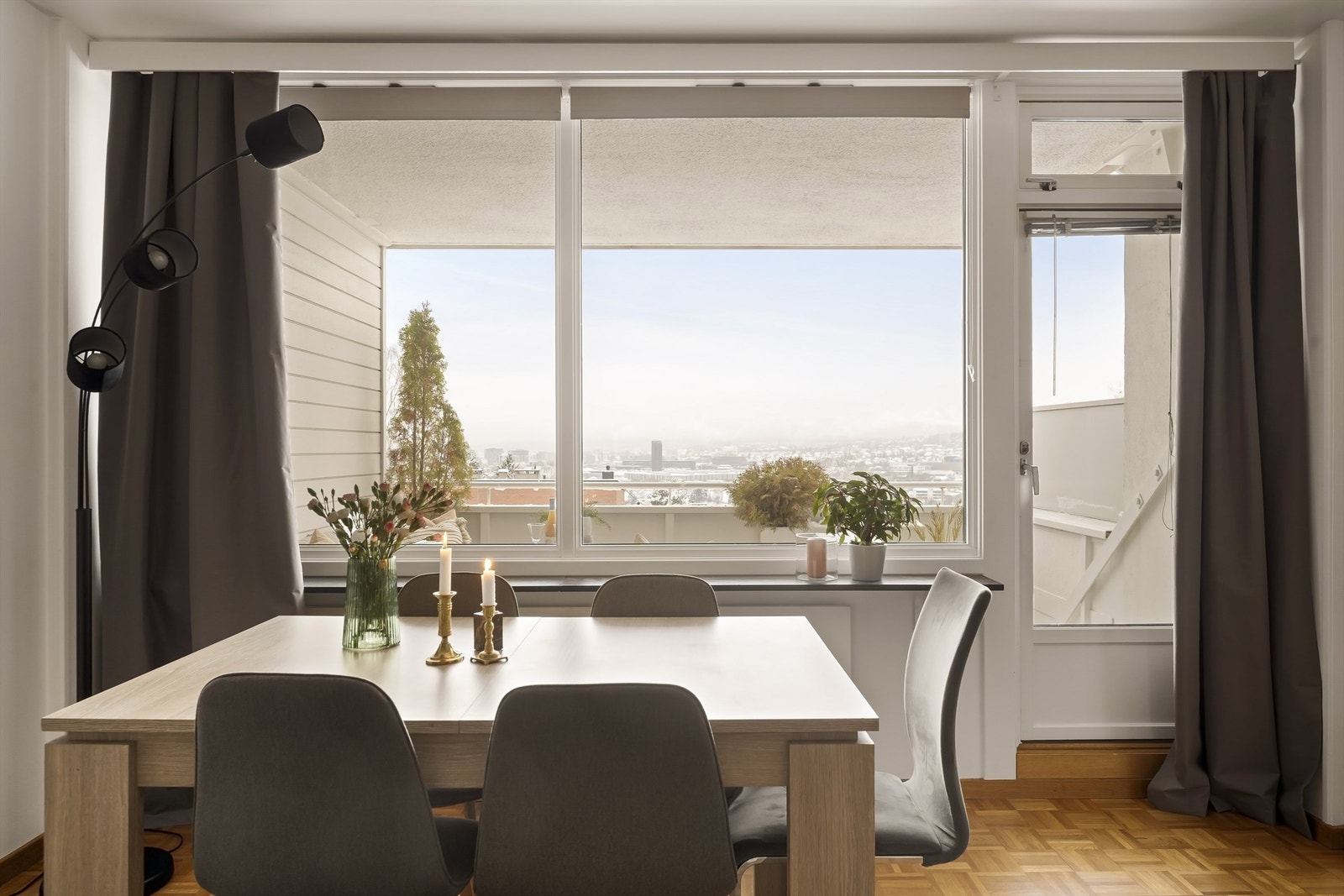 Og flott utsikt fra spiseplassen. Her kan alle døgnets måltider nytes! Galleribilde