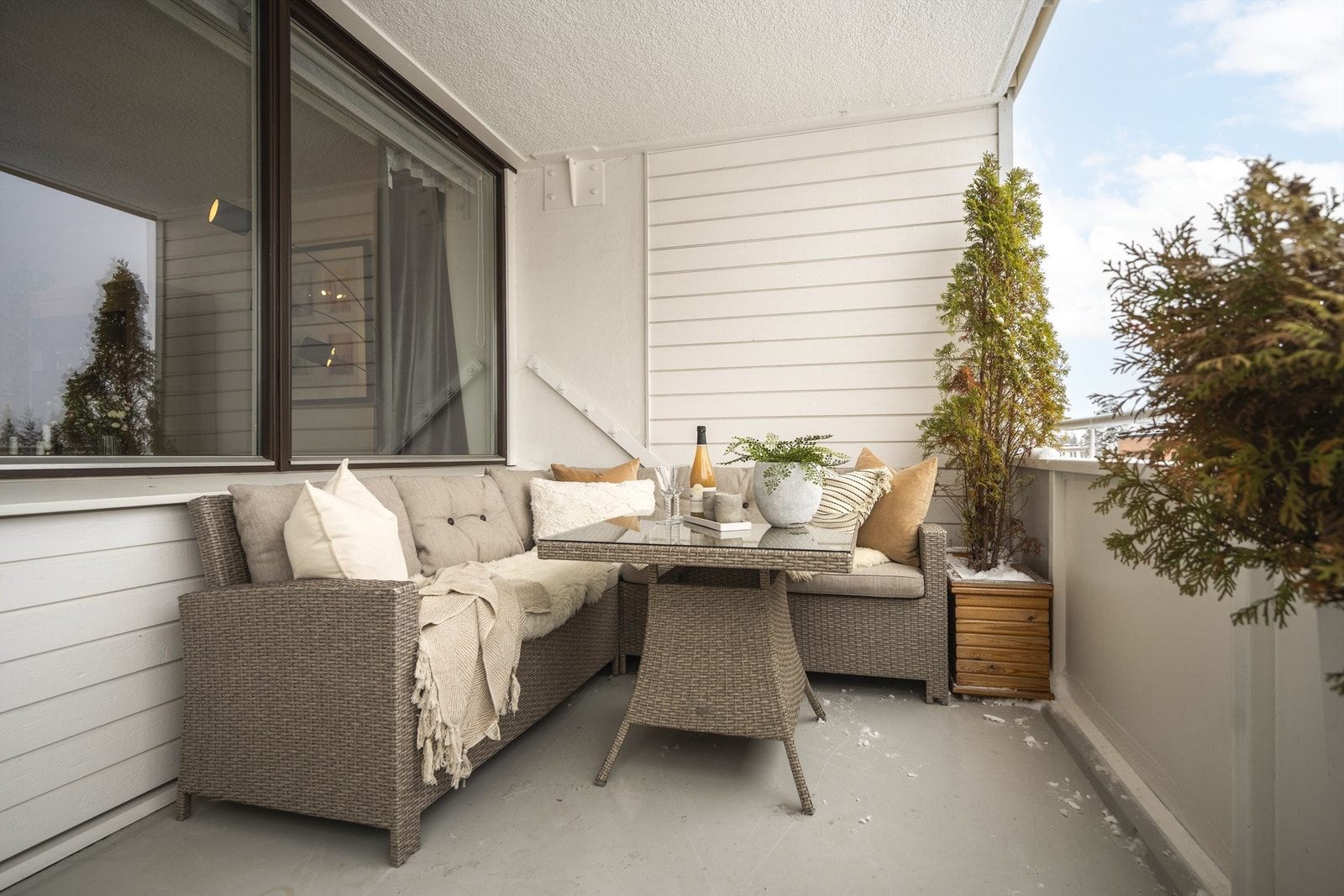 God plass til utemøblement. Balkongen er godt skjermet for innsyn. Galleribilde