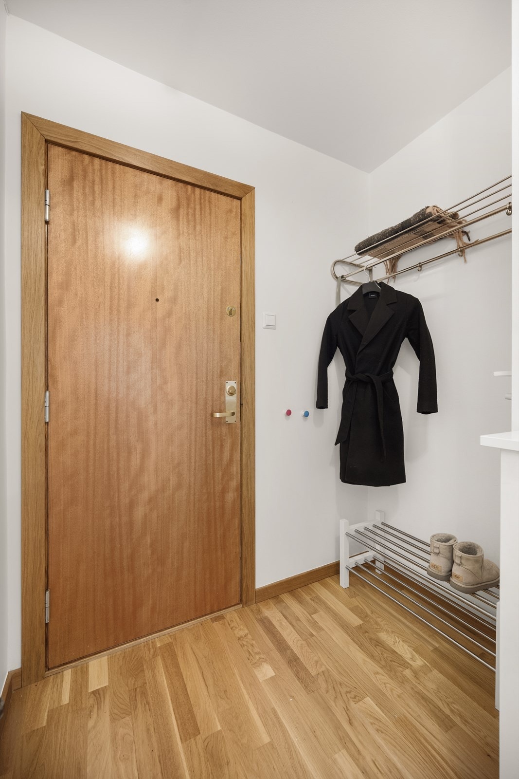 Entré med plass til oppheng av yttertøy. Galleribilde