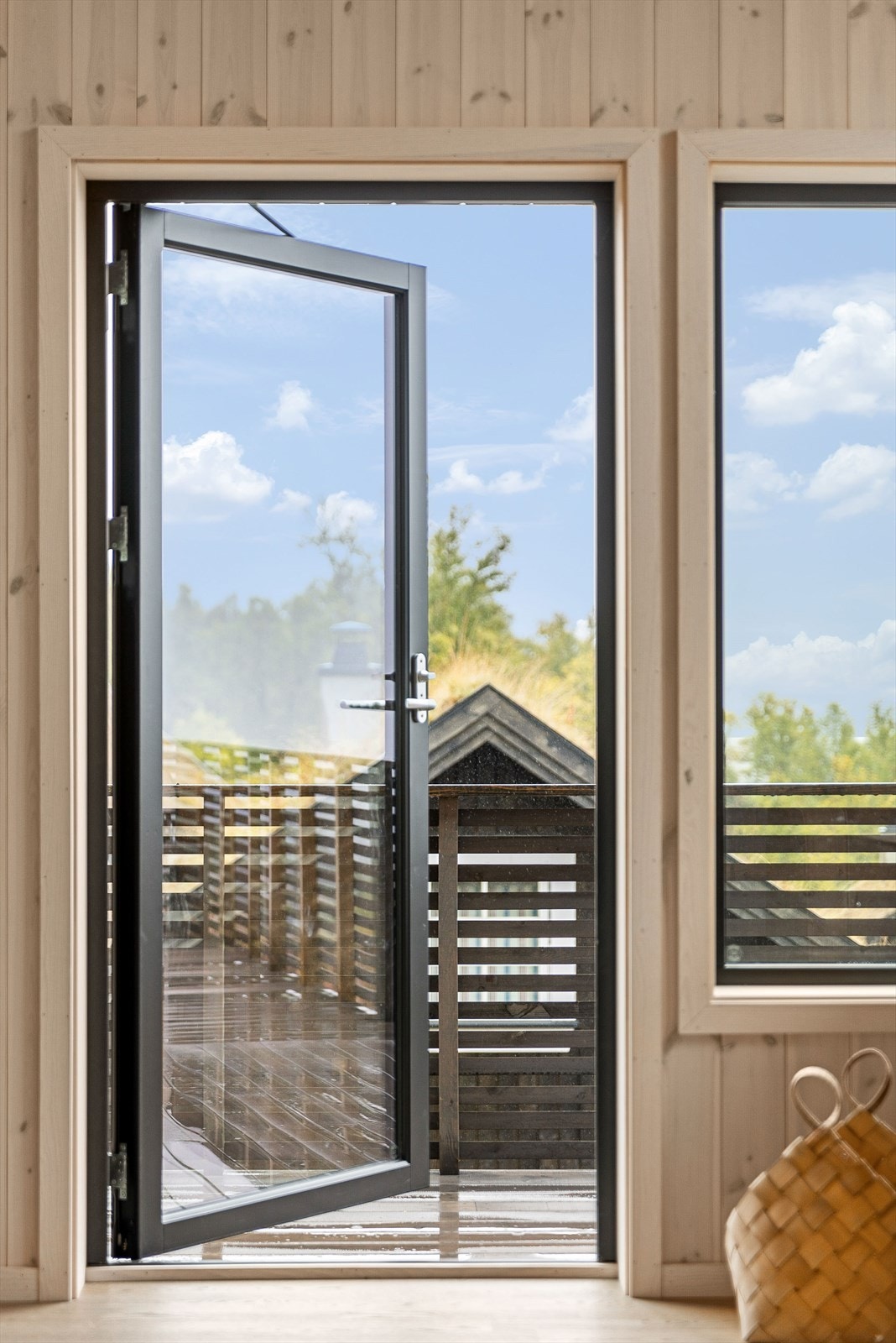 Fra stuen er det utgang til terrasse Galleribilde