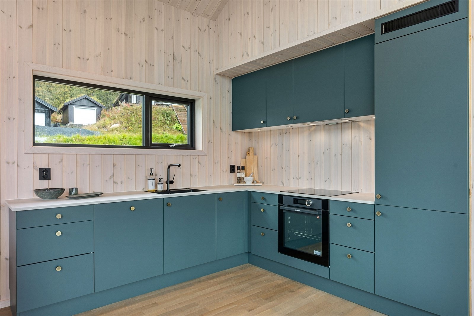 Det er godt med skap- og benkeplass Galleribilde