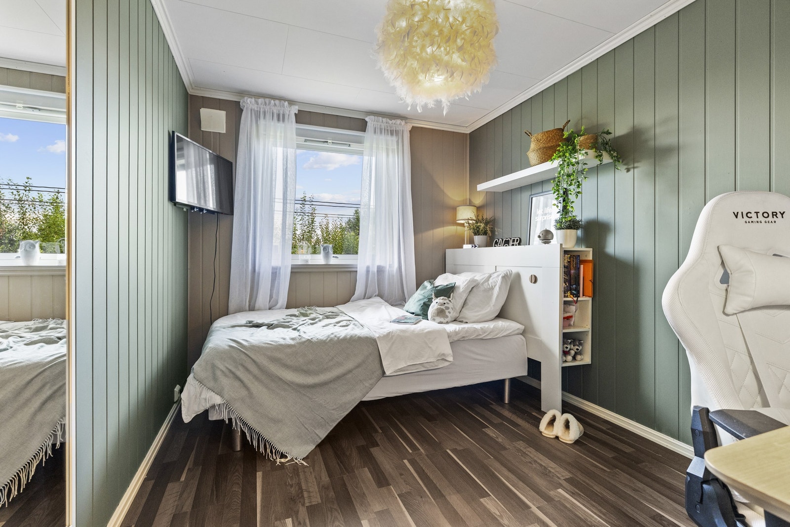 Soverom 3 med god plass og smarte oppbevaringsløsninger. Galleribilde