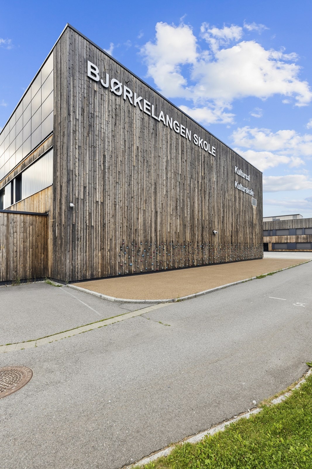 Bjørkelangen barne- og ungdomsskole. Galleribilde