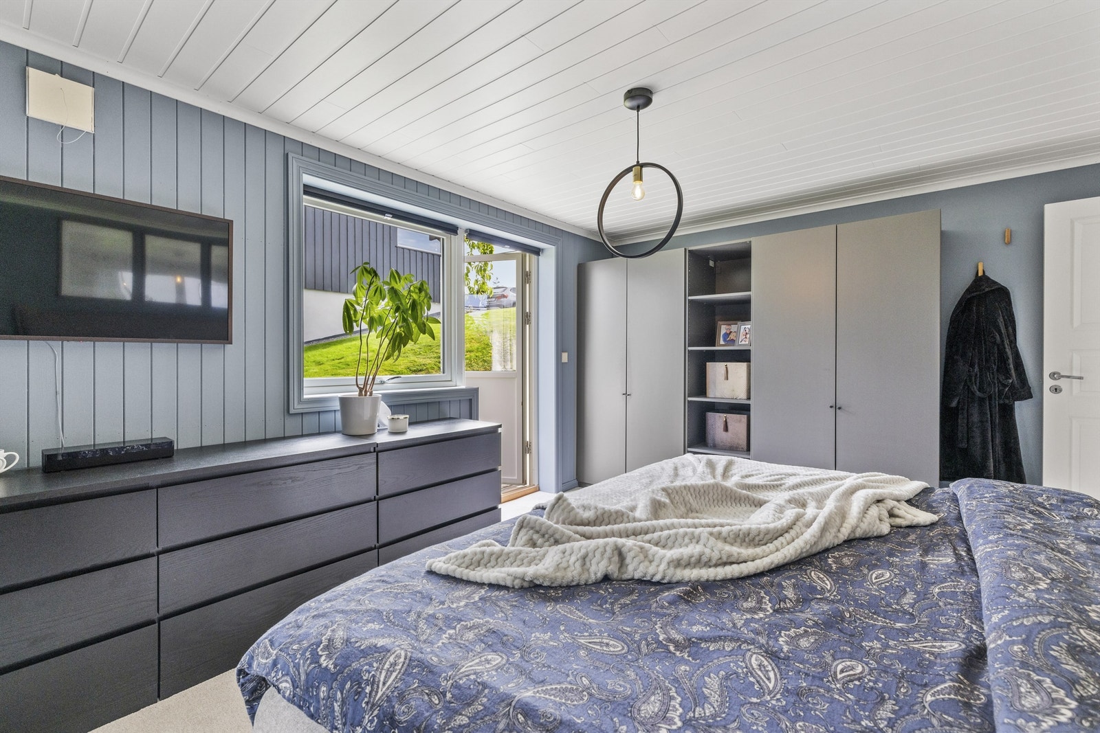 Hovedsoverommet har en lun atmosfære og god plass. Galleribilde