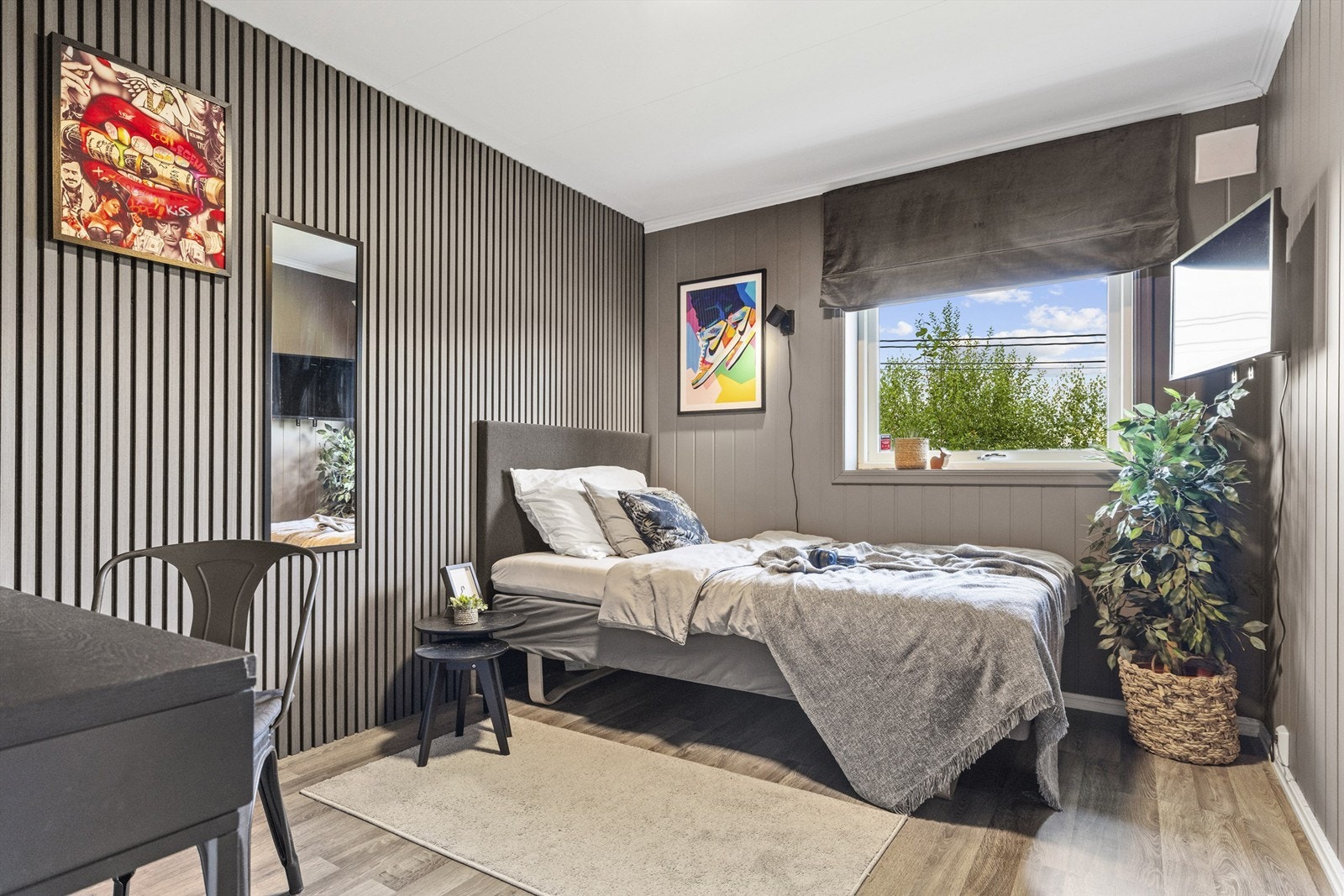 Soverom 2 av god størrelse - med god bruksverdi enten det er som kontor, hobbyrom eller soverom. Galleribilde