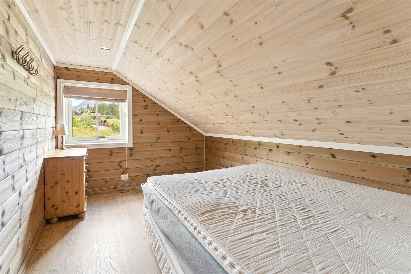 Soverom IV, på hemsen Galleribilde