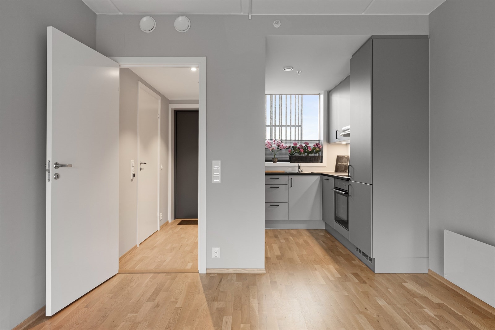 Fra stue mot kjøkken og entre Galleribilde