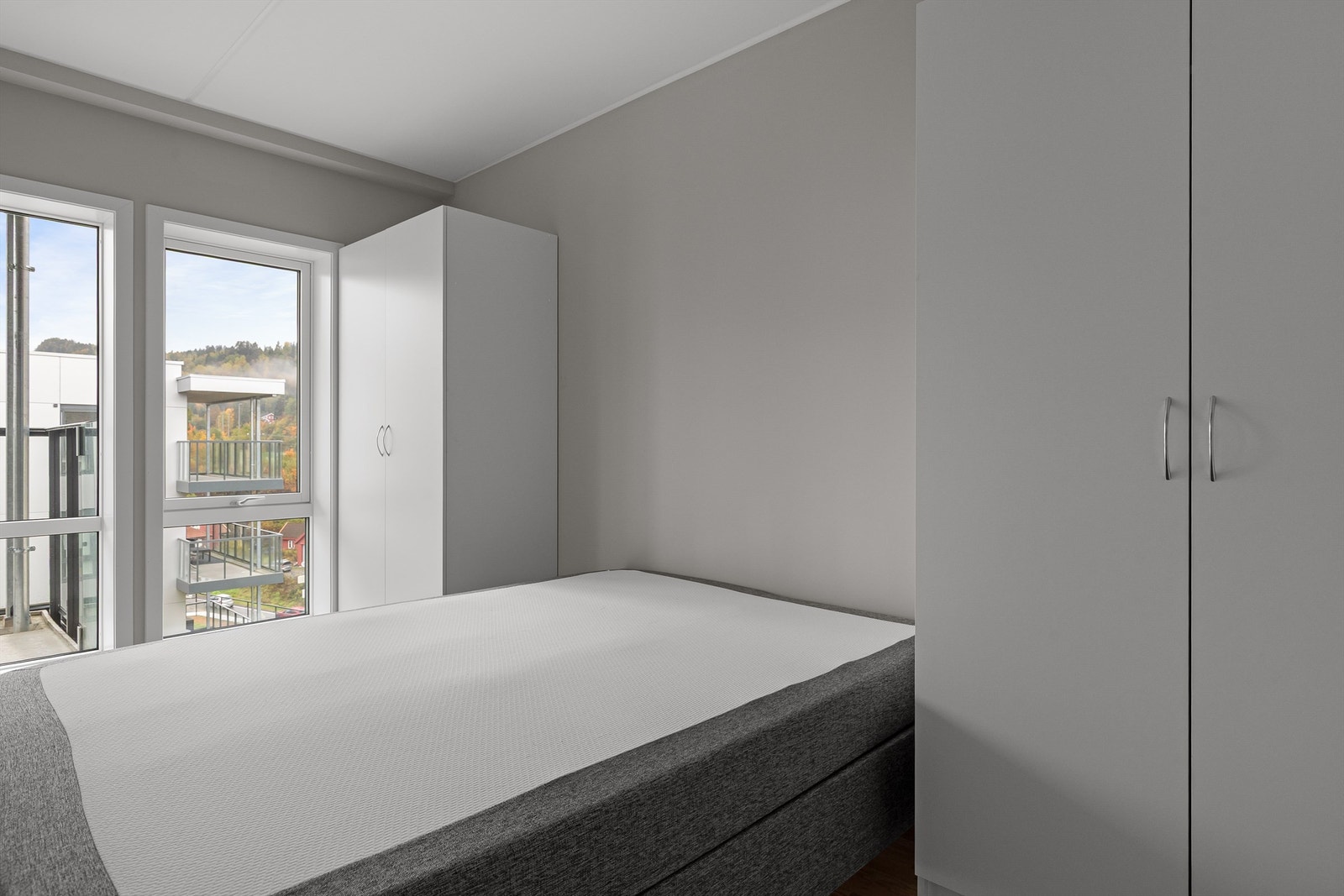 Plass til dobbelseng på soverommet Galleribilde