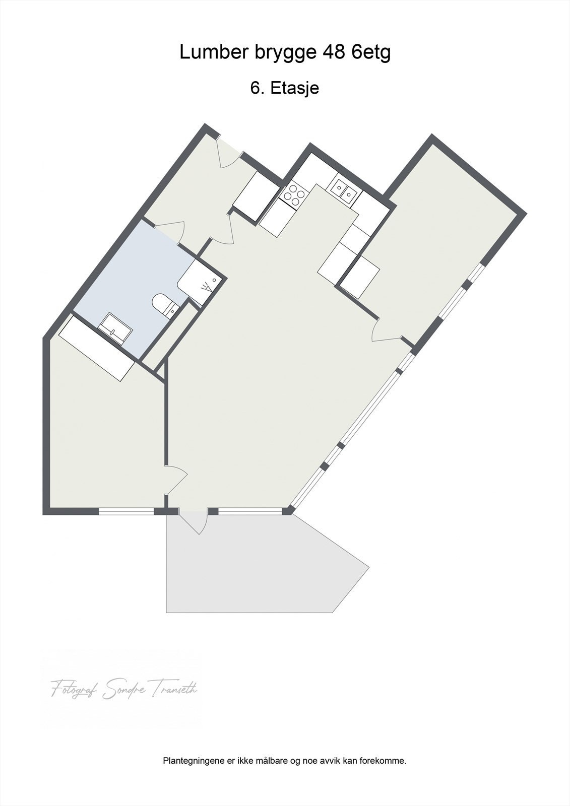 Planløsning Lumber Brygge 48, 6.etg.: entre, bad/vaskerom, åpen stue/kjøkkenløsning med tilkomst til balkong, samt 2 soverom. I tillegg medfølger det 2 stk. parkeringsplasser, samt ekstern bod i byggets underetg. Galleribilde