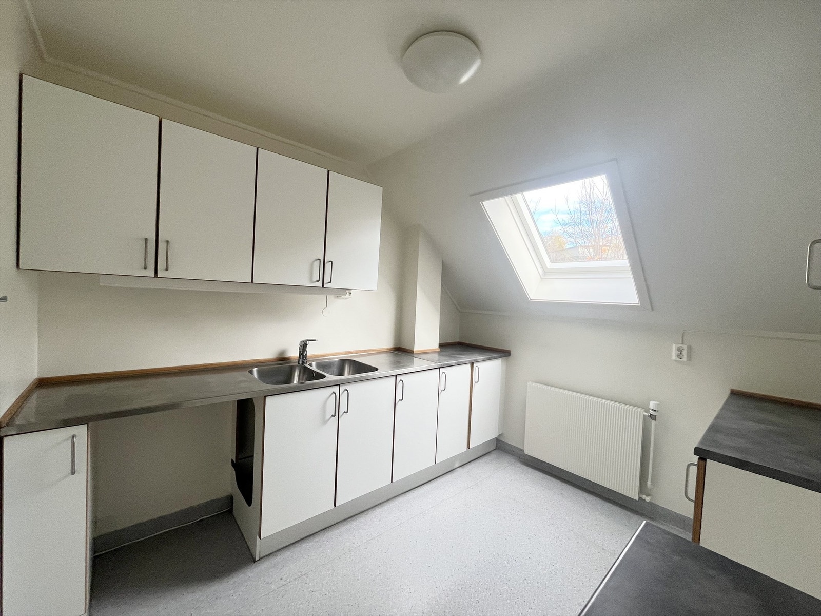 Separat kjøkken. Hvitevarer medfølger ikke. Galleribilde