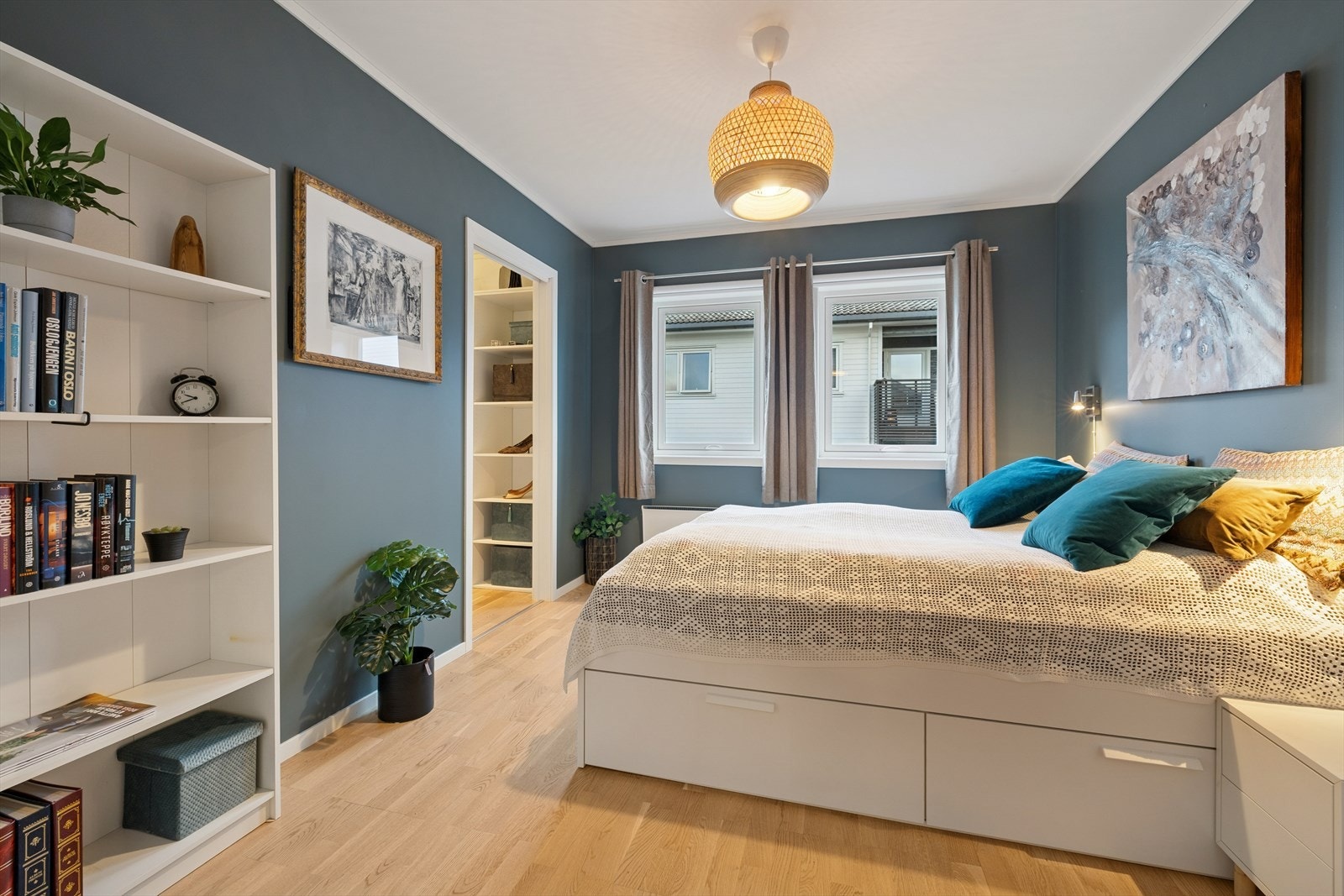 Leiligheten er innredet med tre gode soverom. Galleribilde