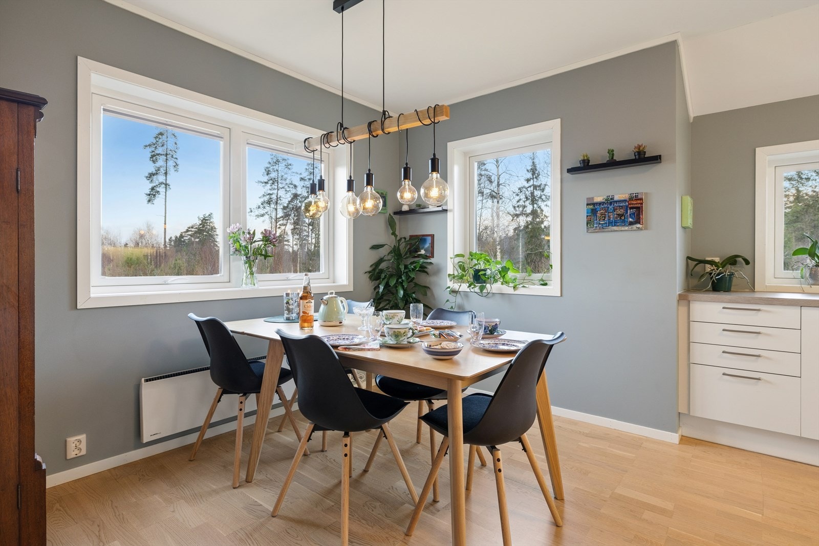 I tilknytning til kjøkkenet, kan spisebord enkelt plasseres - her kan gode måltider nytes. Galleribilde