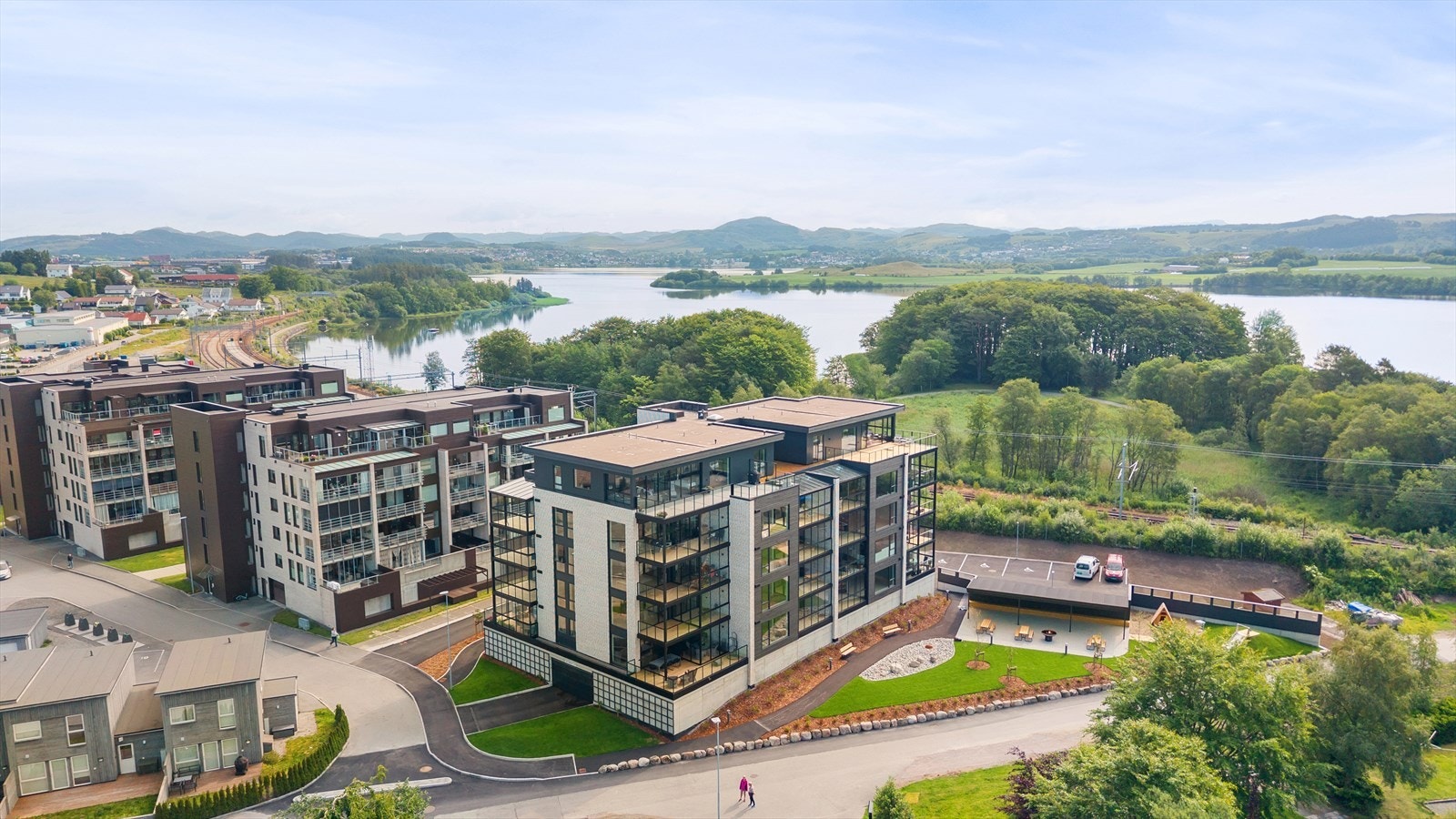 Flott ferdigstilt leilighet med fin utsikt, gode solforhold og innglasset balkong! Fotograf: Brian Engen Galleribilde
