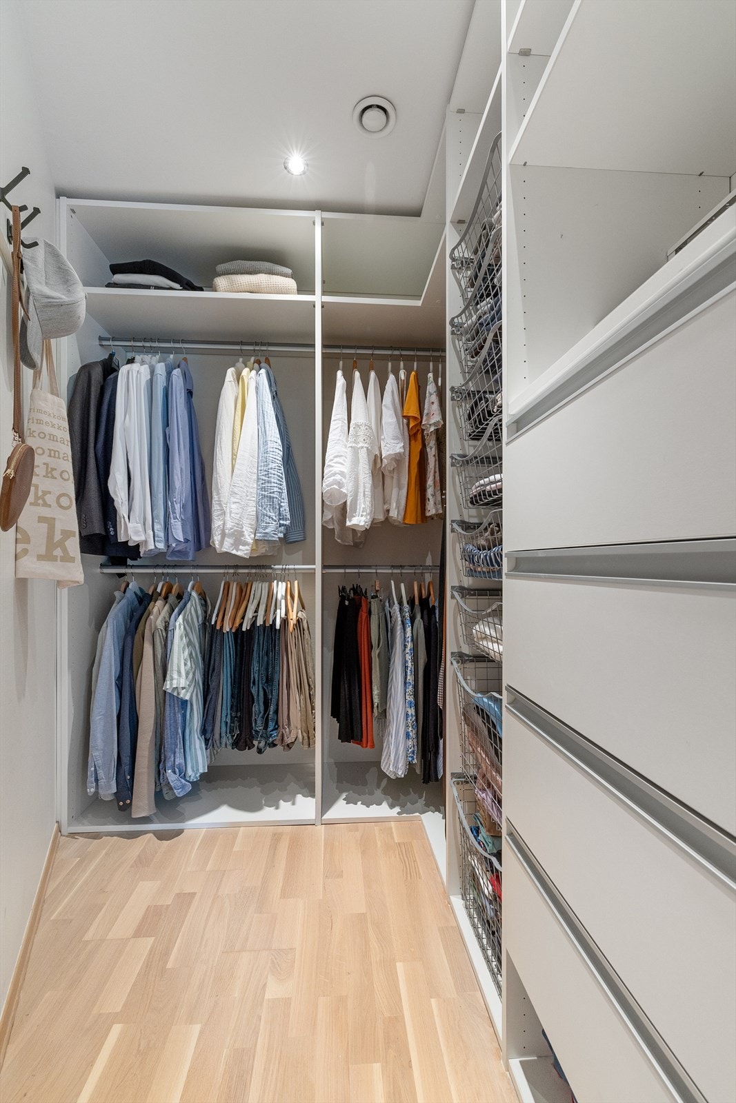 Rikelig med oppbevaringsplass lett tilgjengelig Galleribilde