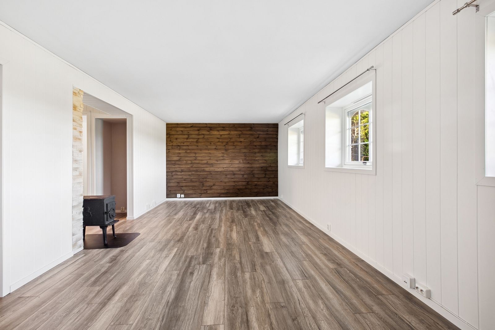 Romslig stue med muligheter for sofakrok Galleribilde