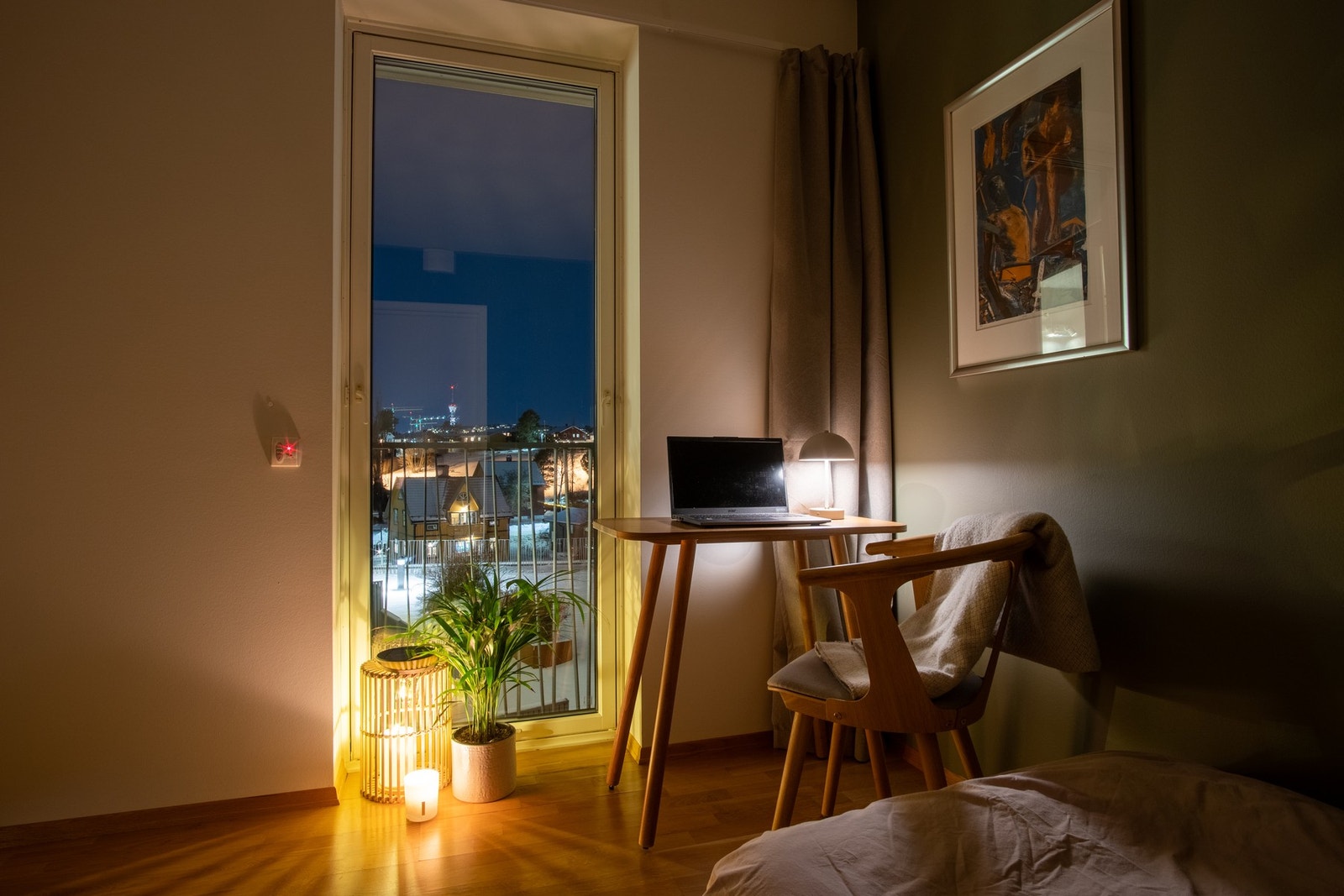 Flott og behagelig grønnfarge som gir en kontrast vegg på soverommet. Galleribilde