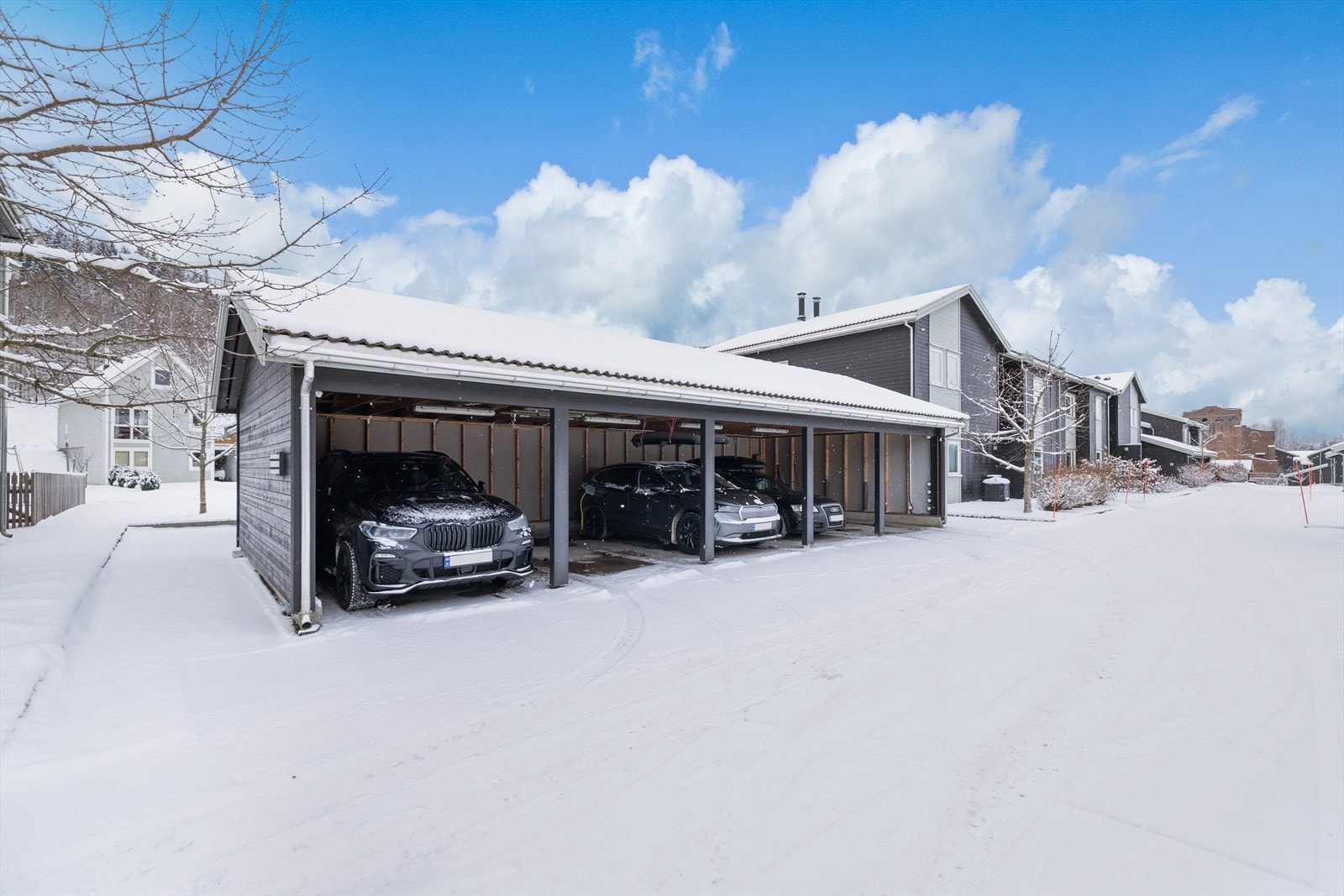 Carport og bod følger med (bildet viser ikke selger sin carport) Galleribilde