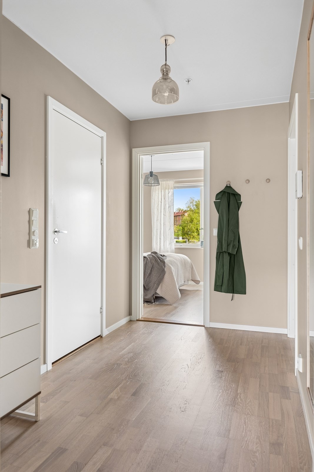 Fra stuen er det direkte adkomst til hovedsoverommet,. Galleribilde