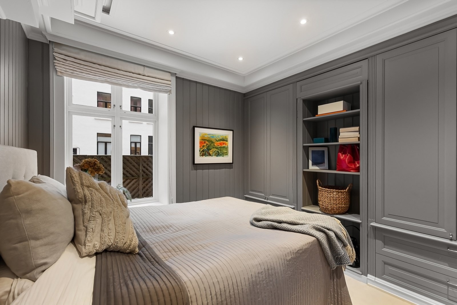 Soverom 2, også av god størrelse med plass til dobbeltseng og nattbord. Galleribilde