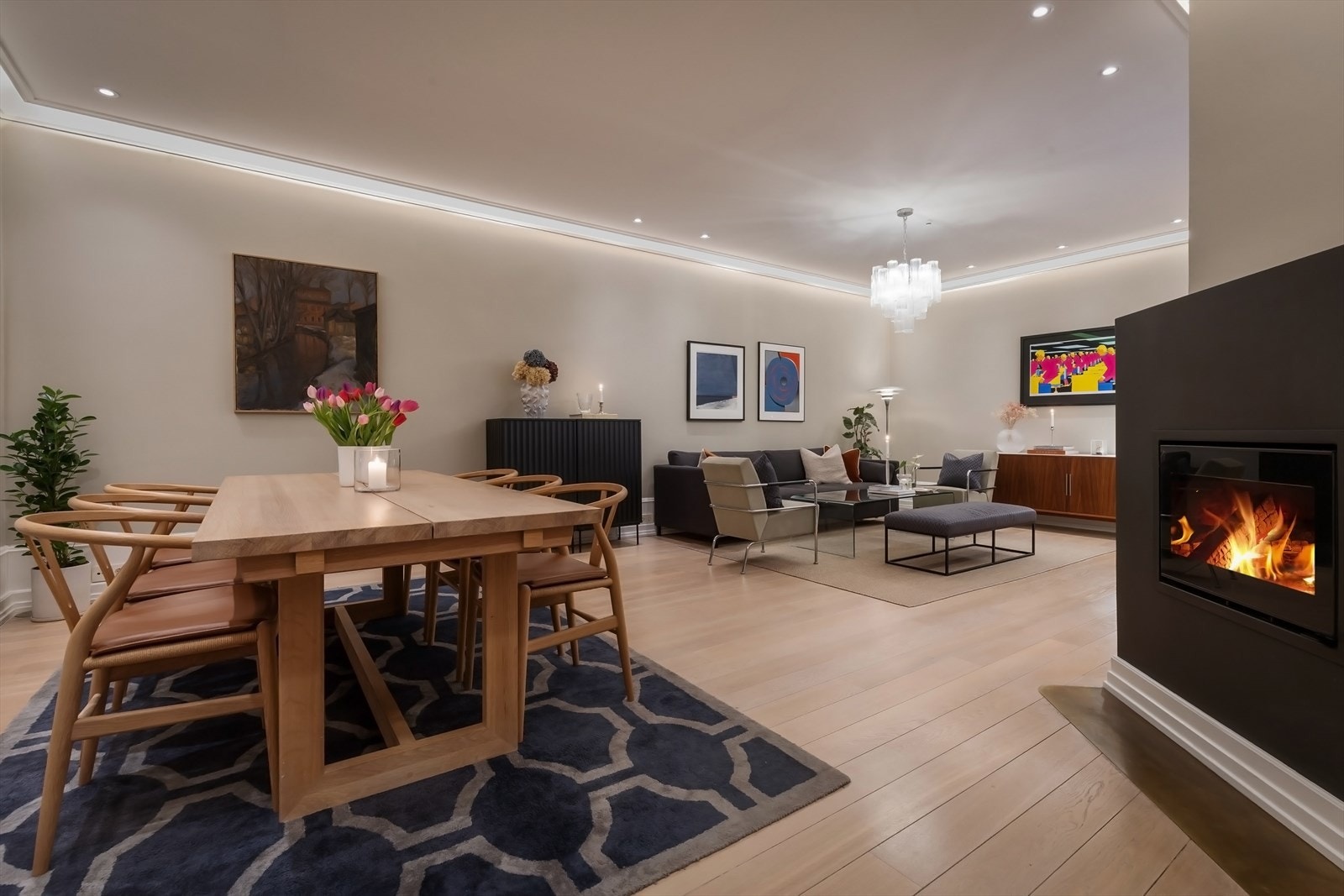 Det er lekre fargevalg og varme i gulv som skaper en lun og dempet atmosfære. Galleribilde