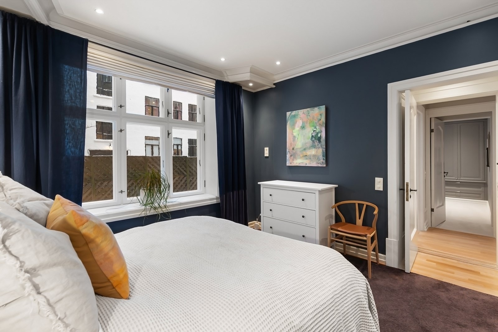 Alle de tre soverommene er vendt mot rolig bakgård. Galleribilde