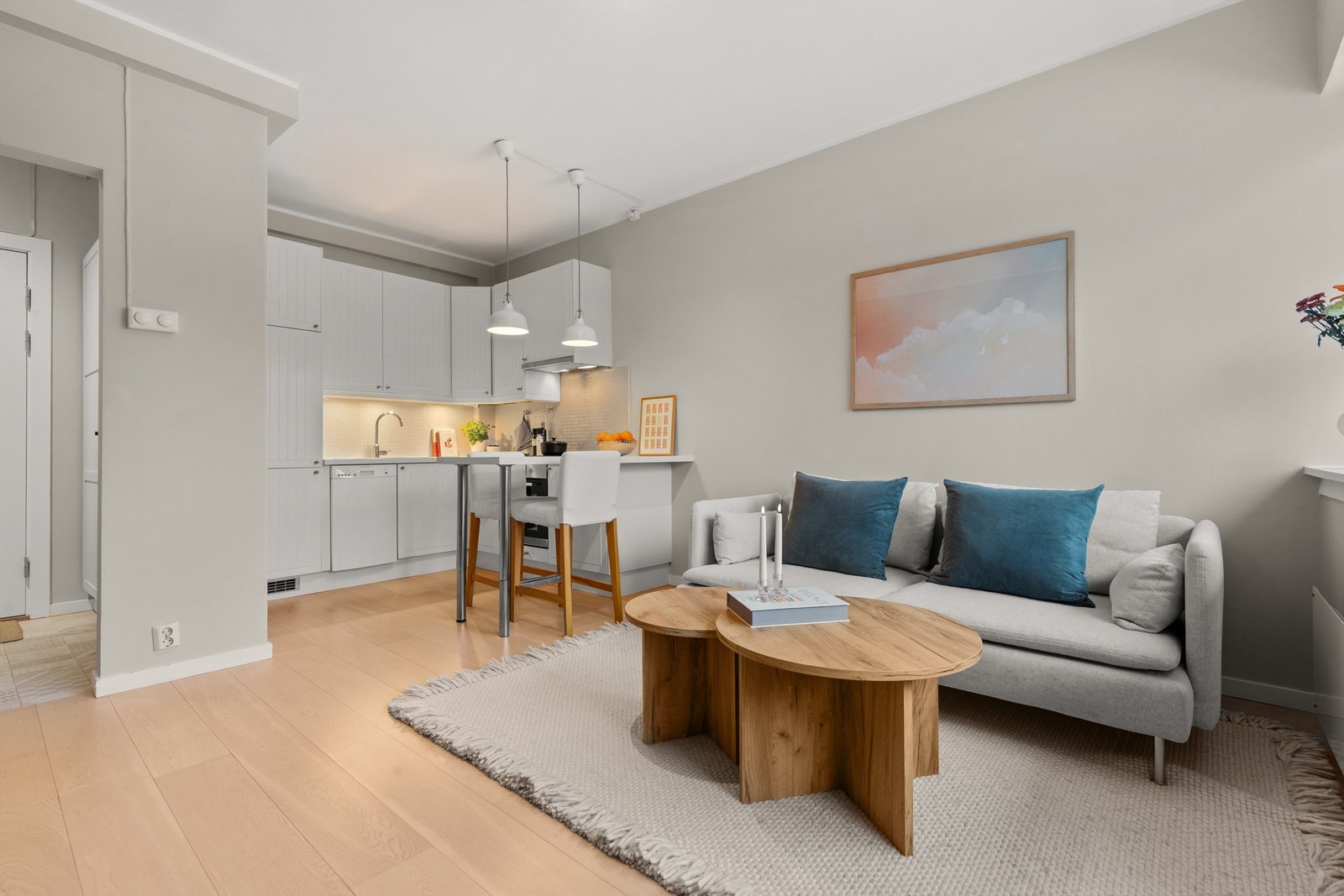 En stilren og helhetlig 2-roms selveier med usjernert balkong og utsyn mot grøntområder. Galleribilde