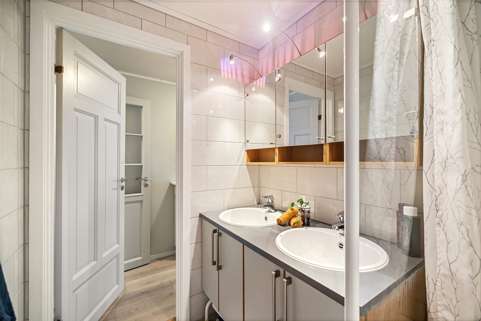 Rommet ligger vegg i vegg med toalettrom, og kan enkelt utvides ved fremtidig oppussing Galleribilde