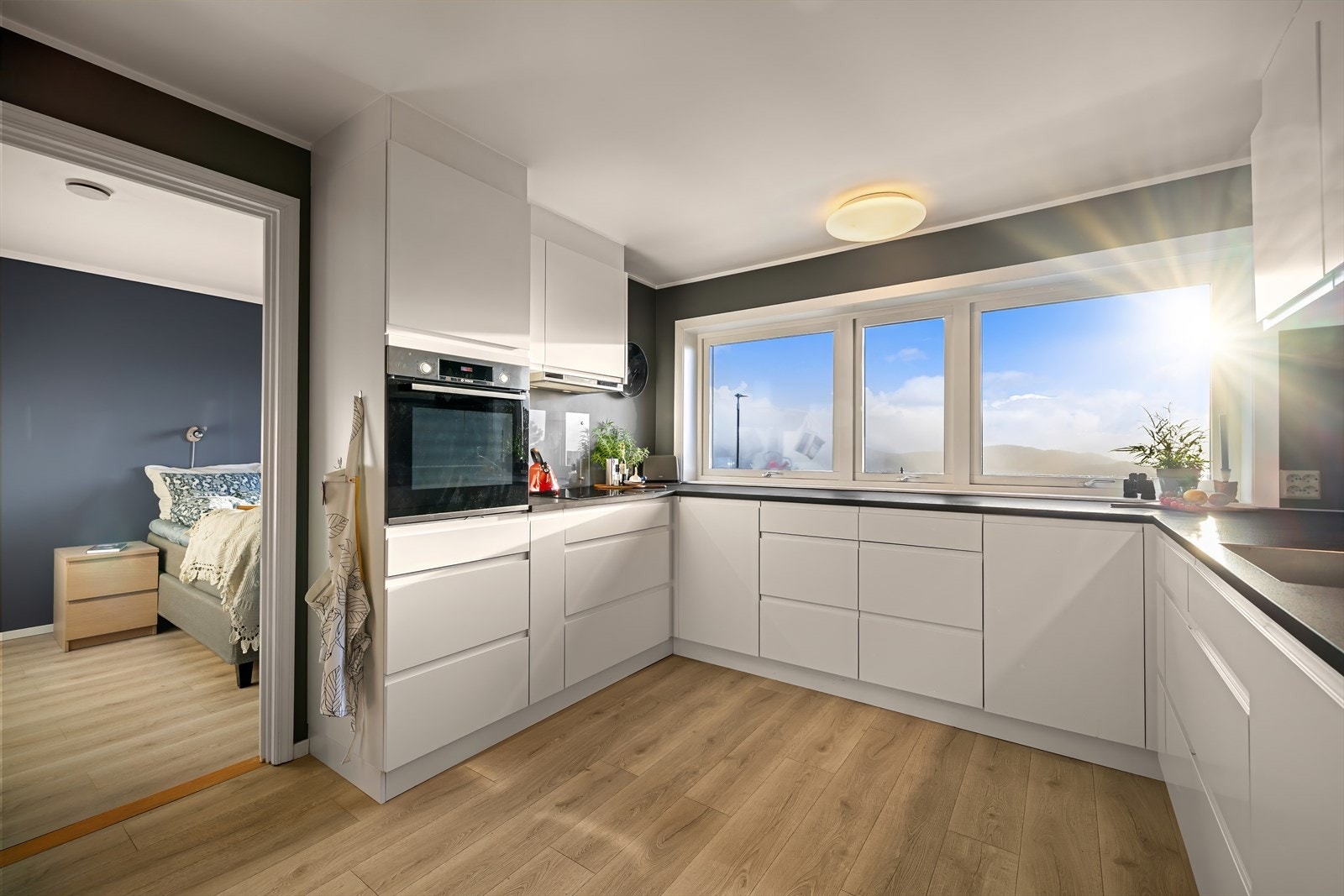 Kvik-kjøkken fra 2021 med Siemens hvitevarer Galleribilde