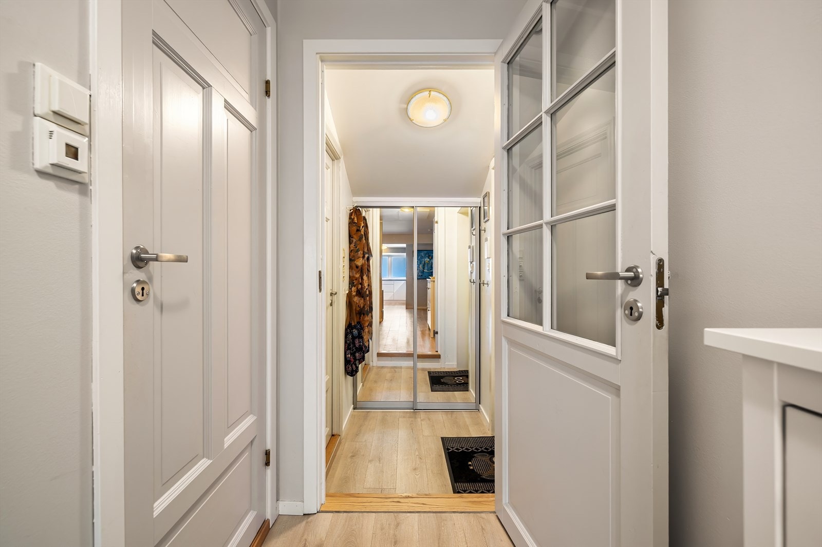 I yttergang er det speilgarderobe Galleribilde