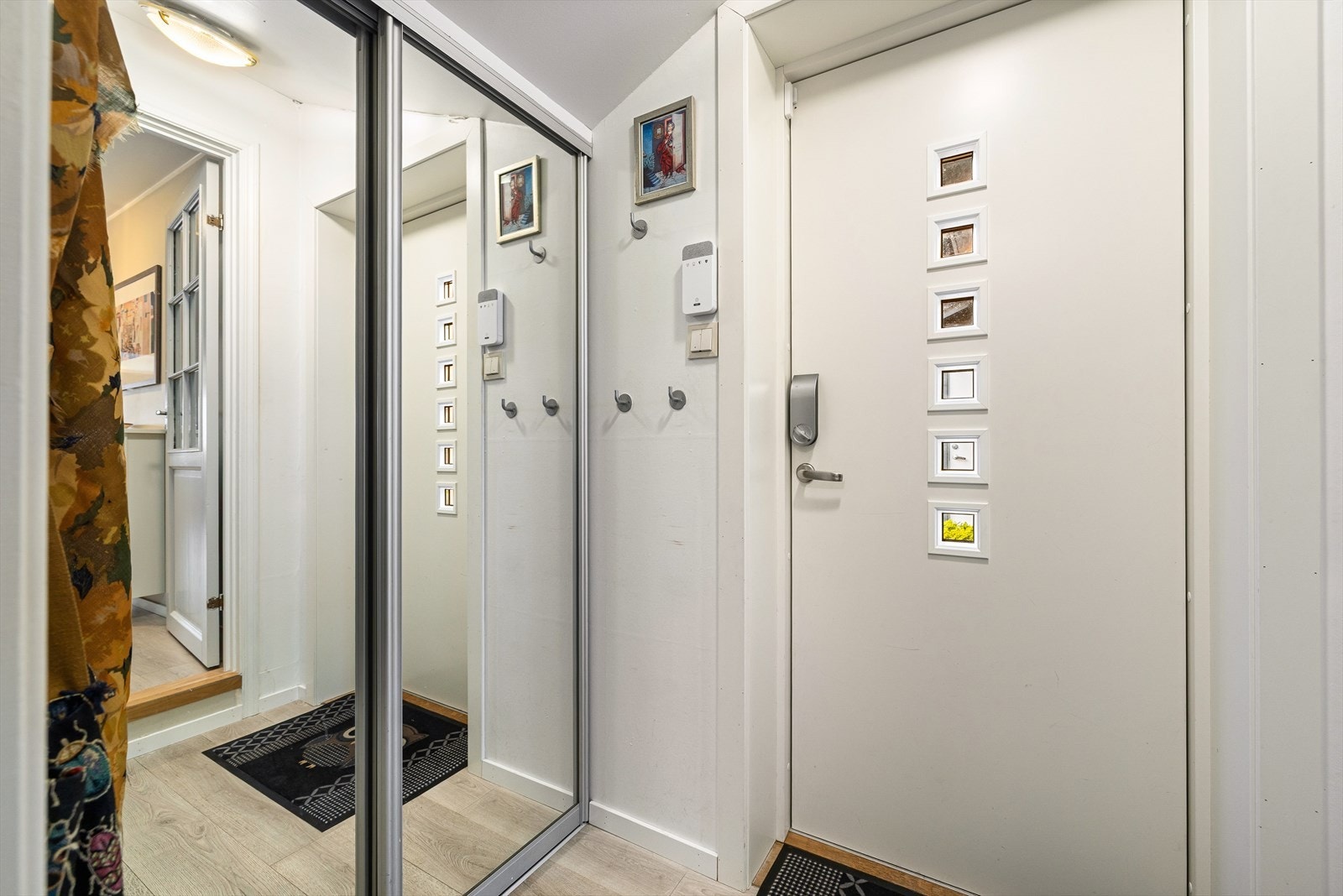 Ytterdør som var byttet ifm. utvendig rehabilitering Galleribilde