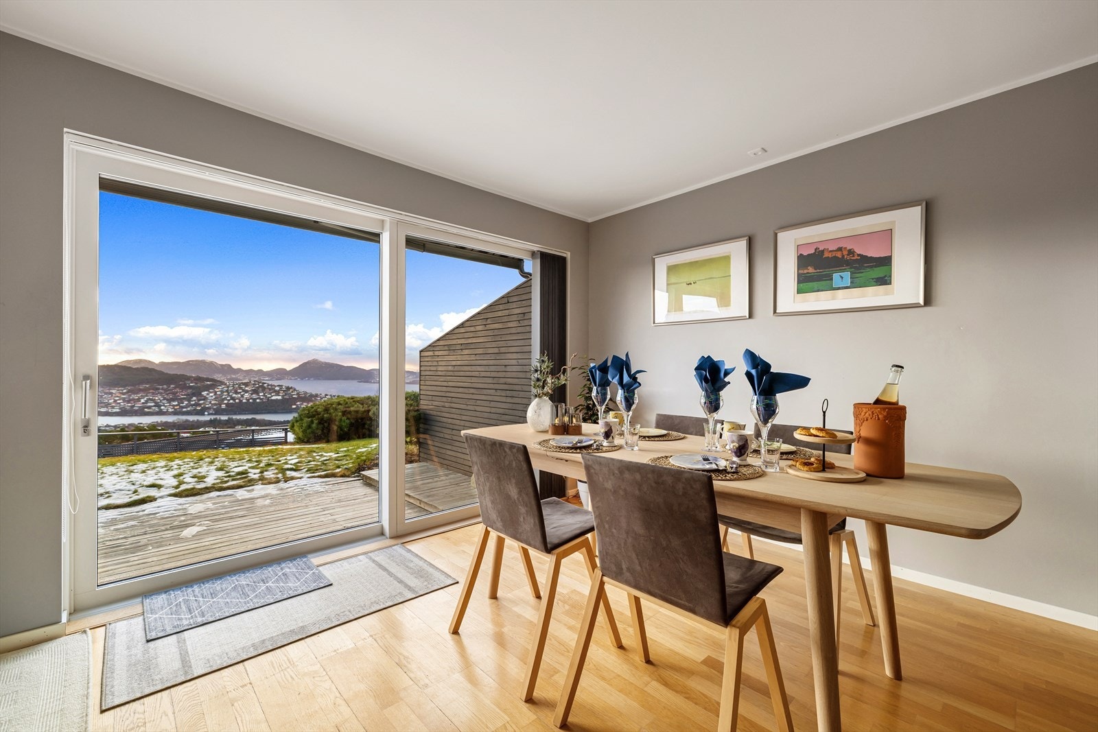 I perioden 2016-2018 ble borettslagets bebyggelse oppgradert utvendig, med blant annet nye 3-lags vinduer og dører, ny kledning, nytt og etterisolert tak, 25 cm veggisolasjon samt balansert ventilasjon med varmegjenvinning Galleribilde