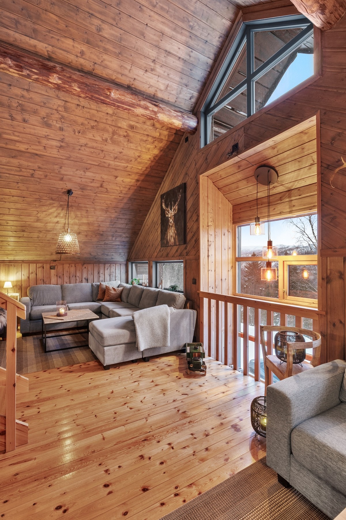 2.etasje byr på stue, gang og 2 soverom Galleribilde