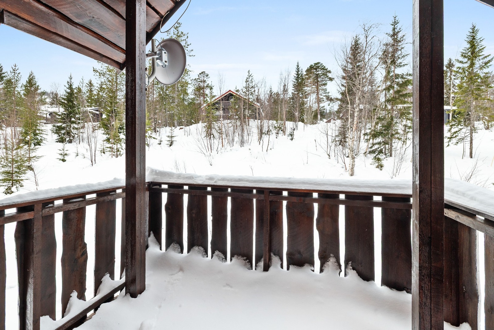 Eiendommen ligger i Skiftesbekkvegen, i nærhet og kort vei til aplinbakke og lysløypa Galleribilde