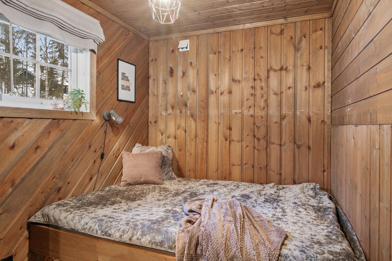 Med fire soverom i hytta er det god plass til både familie og gjester Galleribilde