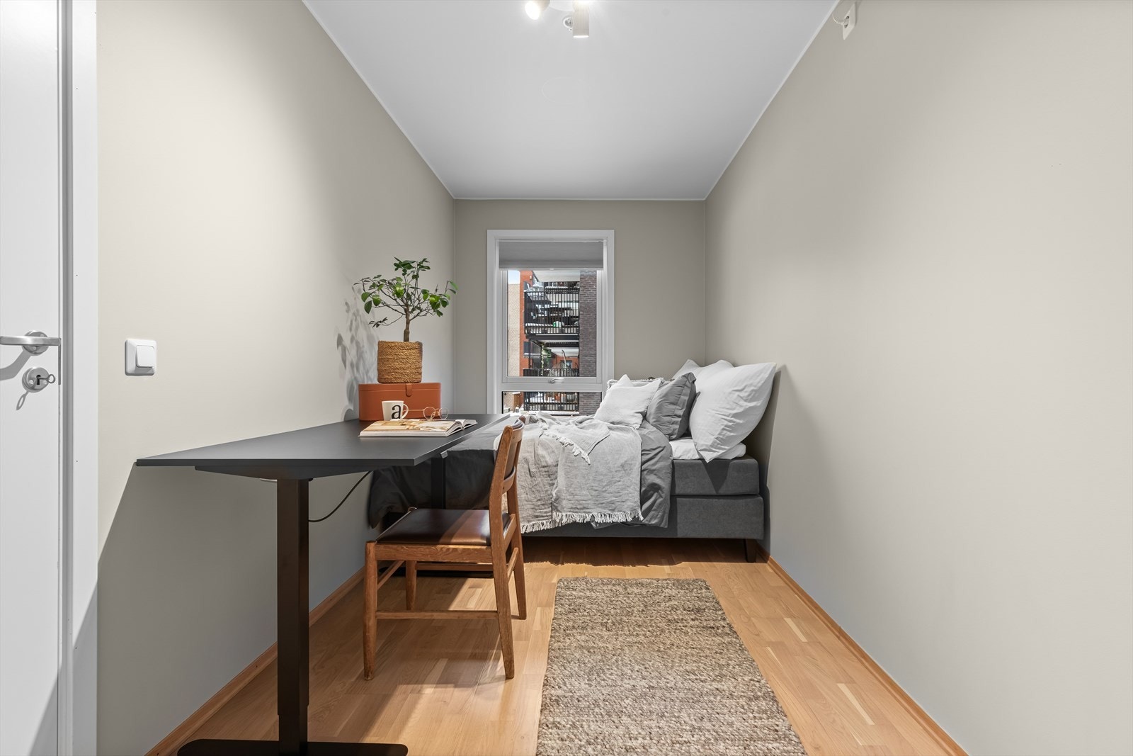 Det andre soverommet har god plass til seng og tilhørende møbler. Galleribilde