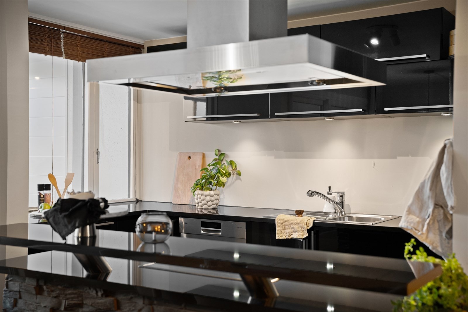 God skap og benkplass. Galleribilde