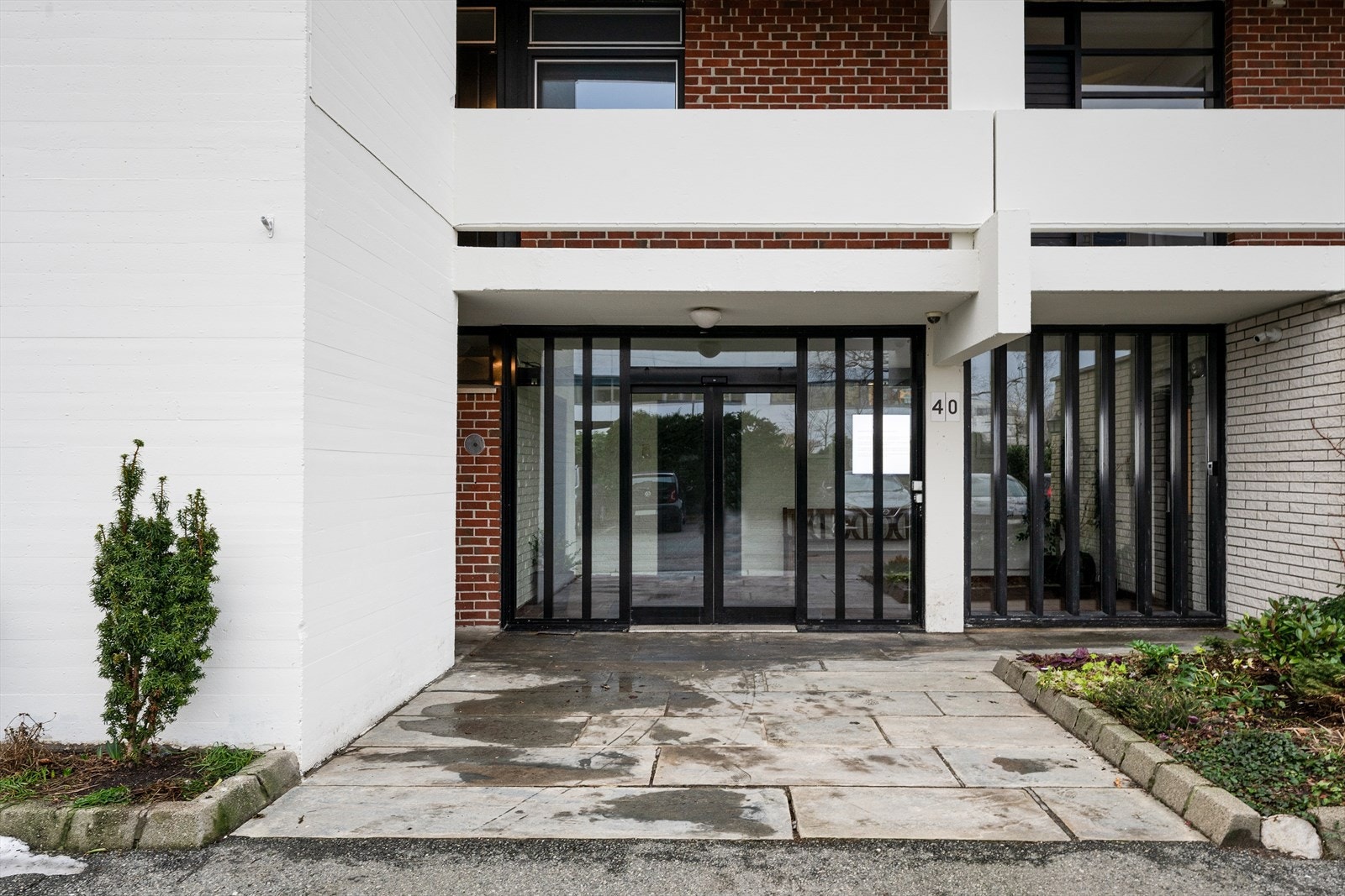 Inngangsparti Dues vei 40. Galleribilde