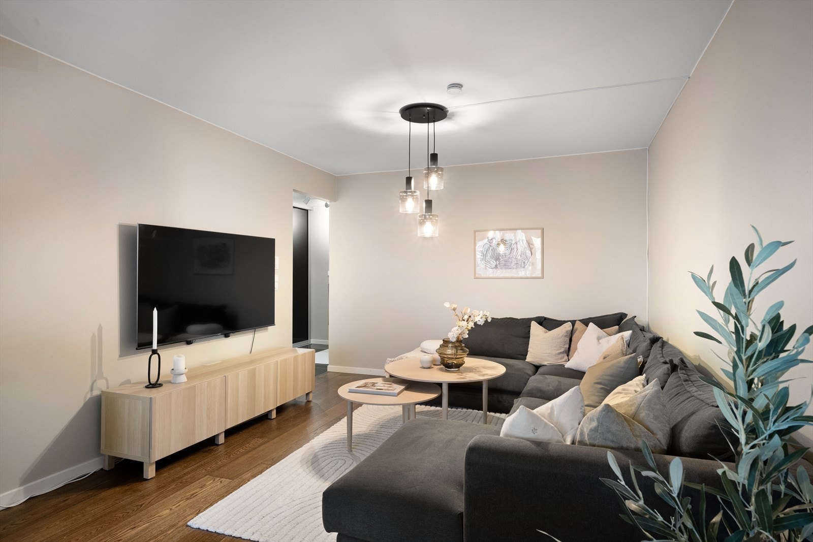 God plass til stor sofa Galleribilde