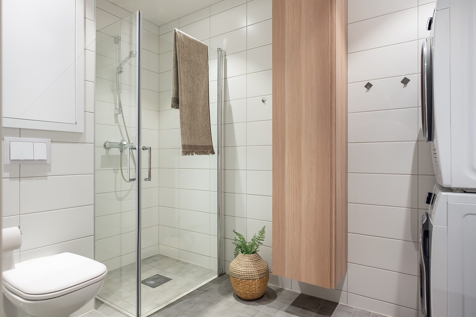 Flott flislagt bad på 4,8m² som er vurdert til TG1 av takstmann. Galleribilde