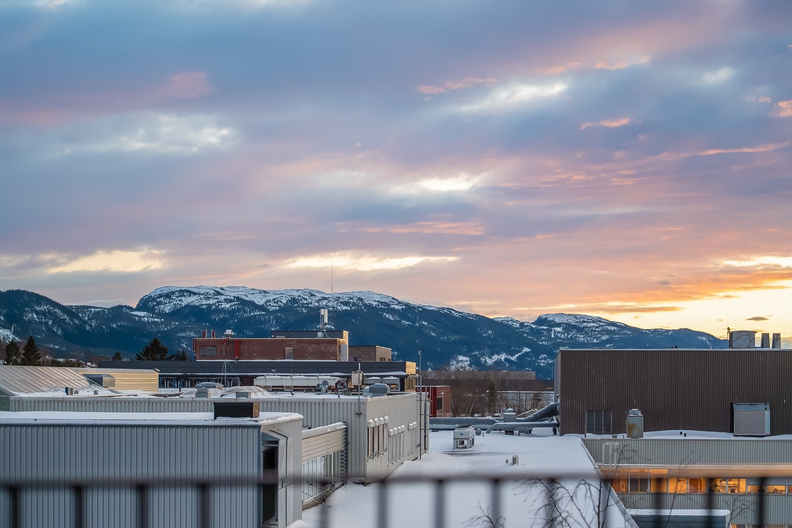 Fra balkongen nyter man slående utsikt mot skjønn natur. Galleribilde
