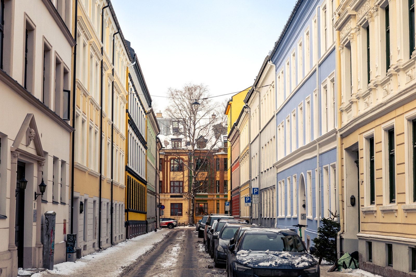 Leiligheten ligger i en enveiskjørt gate i et urbant, populært og meget sentralt boligområde på Majorstuen Galleribilde