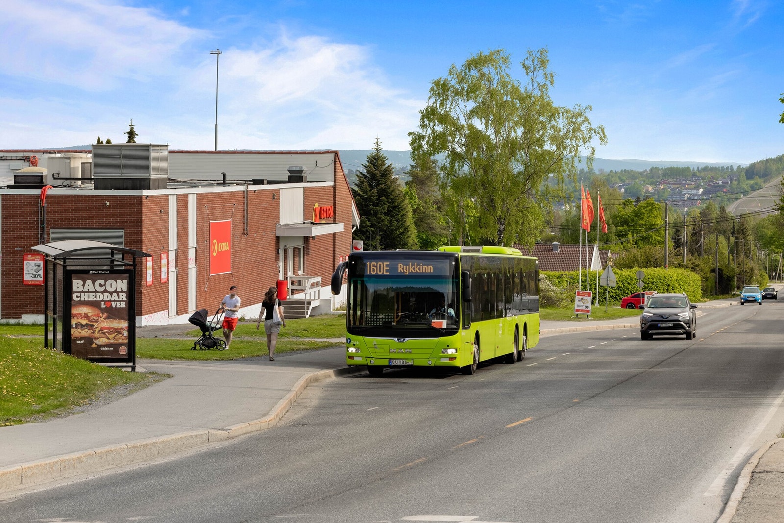 Dagligvarehandelen kan gjøres ved bl.a. Extra og Meny på Rykkinn senter. Galleribilde