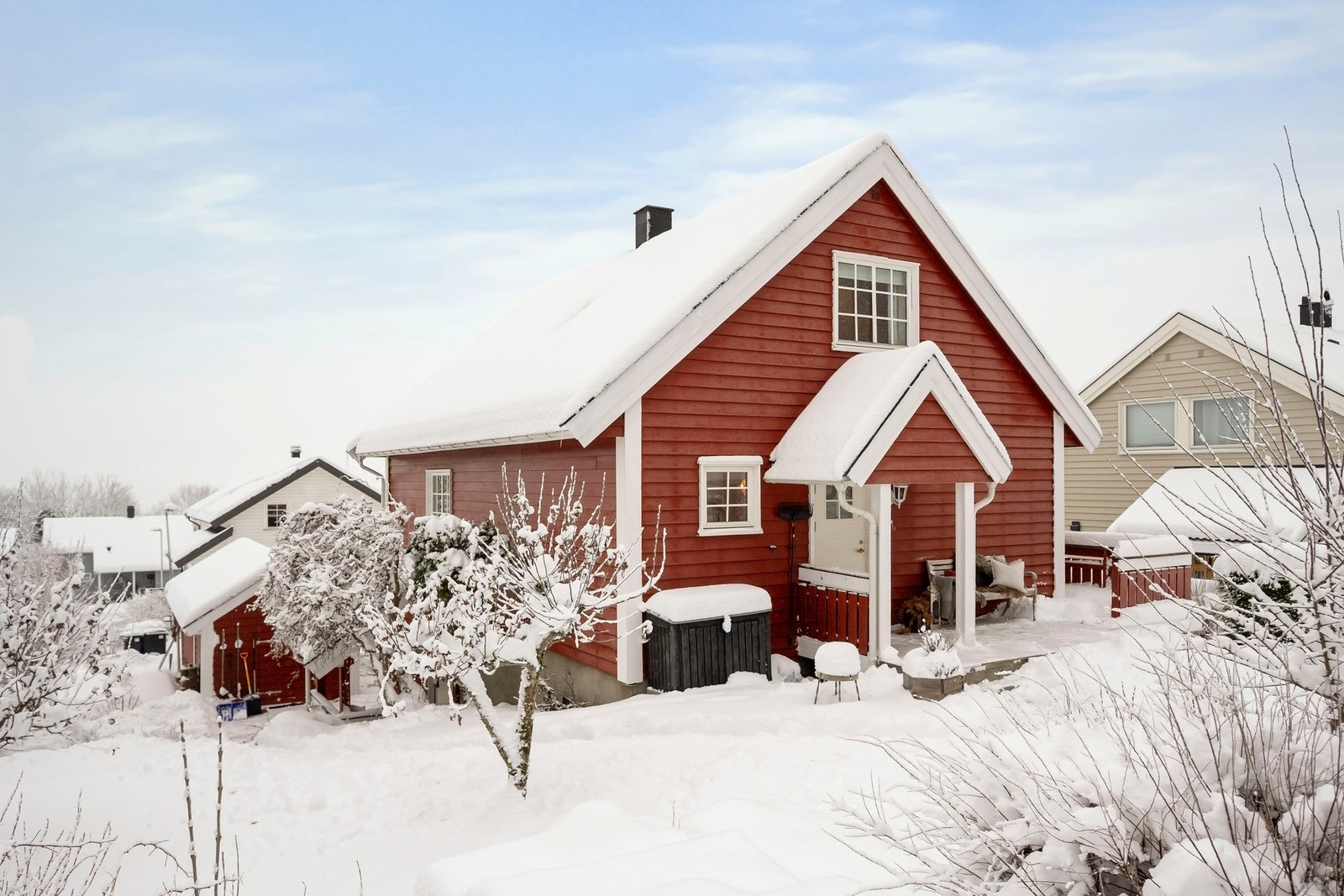 En innholdsrik enebolig over tre plan med barnevennlig beliggenhet på Rykkinn. Galleribilde