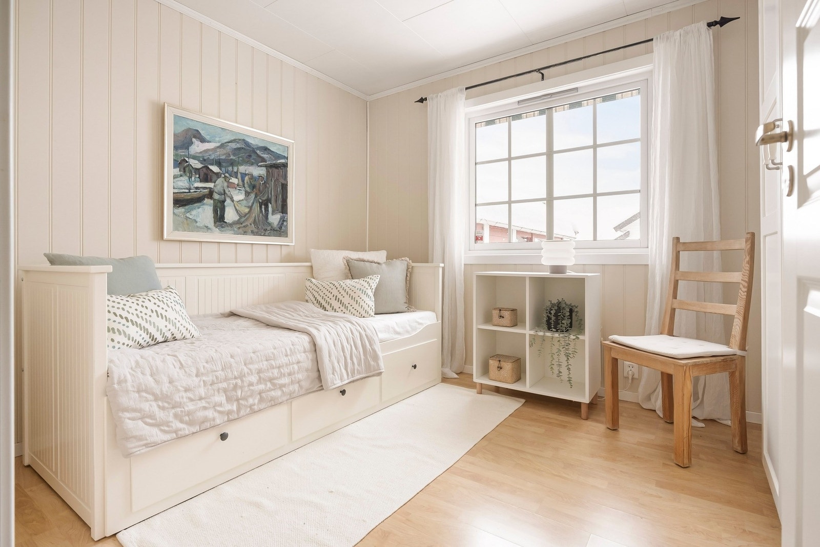 Rommene kan innredes etter behov og passer utmerket som gjesterom, kontor eller garderoberom Galleribilde